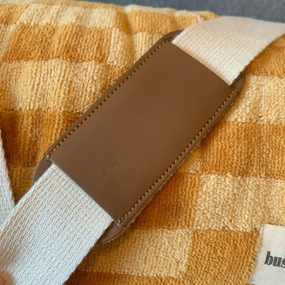 Business & Pleasure Co Luxury Holiday Beach Blanket Checkered Caramel 68"x68" - Picture 6 of 6